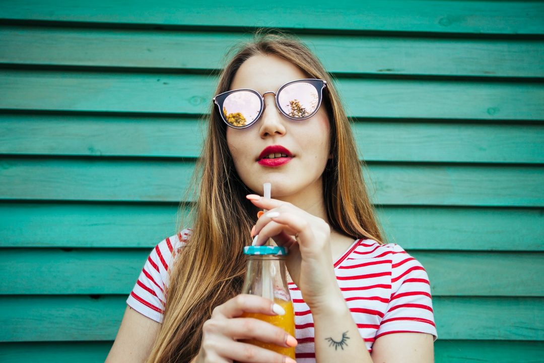 orange-juice-drinking-woman-a-beautiful-young-girl-drinking-orange-juice.jpg