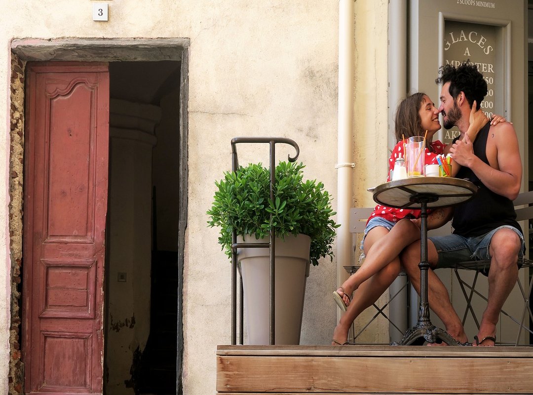 How to Survive an Encounter with Green in the Game